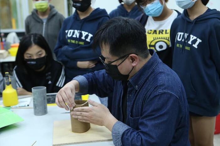 J：提升藝術影響力與文化價值創新(材創系：陶瓷版畫創意製作工作坊)