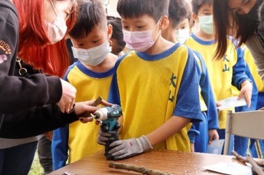 J：彌屾談材質藝術祭－大地色彩收藏箱工作坊