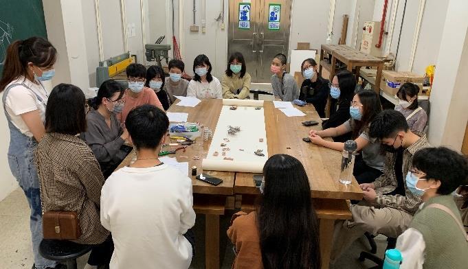 B-2（工作坊-視覺學院）：材質系－金工接力工作坊－寶石鑲嵌、冷接別針、展示燈光