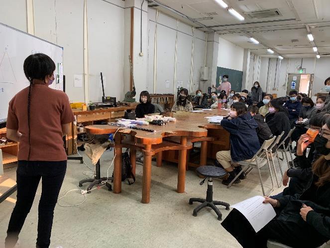 B-2（工作坊-視覺學院）：材質系－金工接力工作坊－寶石鑲嵌、冷接別針、展示燈光