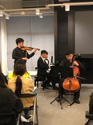 實踐大學高雄校區演出鋼琴三重奏作品