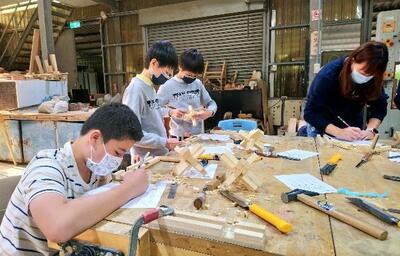 J：提升藝術影響力與文化價值創新(材創系：魯班榫工作坊)