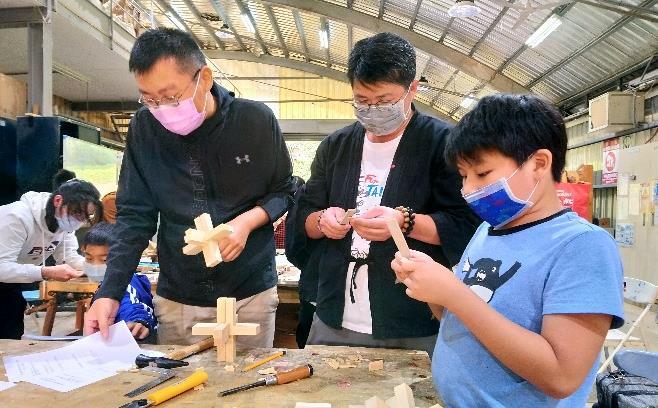 J：提升藝術影響力與文化價值創新(材創系：魯班榫工作坊)